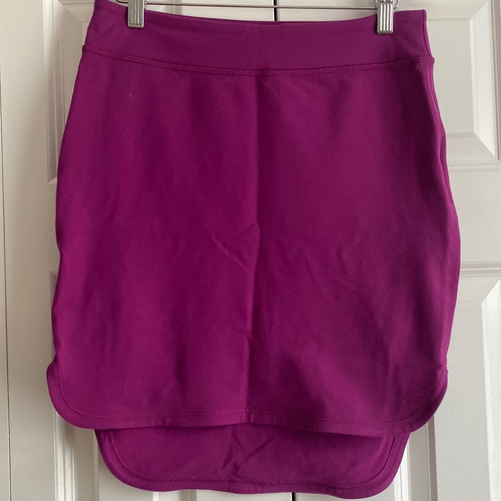 Magenta Lululemon form fitting skirt